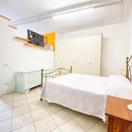 Giallo アパート SantʼAnna Arresi