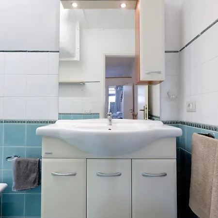 Giallo Apartment *